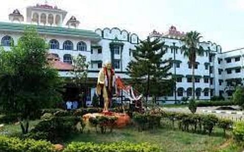 ஸ்மார்ட் சிட்டி திட்டத்திற்காக இடிக்கப்படுவதால் திருச்சி சிந்தாமணி மார்க்கெட் வியாபாரிகளுக்கு மாற்றிடம் ஒதுக்க வேண்டும்: உயர் நீதிமன்றம் உத்தரவு