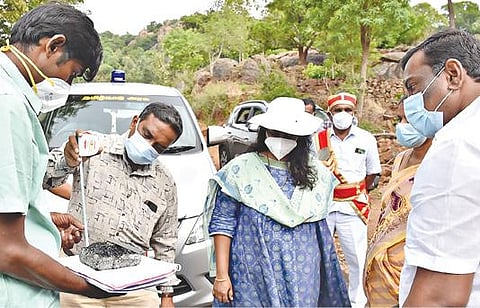 கொல்லிமலை ஒன்றியத்தில் நடைபெறும் சாலை அமைக்கும் பணியை நாமக்கல் ஆட்சியர் ஸ்ரேயா சிங் ஆய்வு செய்தார்.