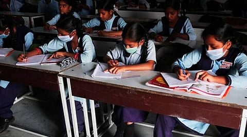 தனியார் பள்ளிகளில் இலவச மாணவர் சேர்க்கை: ஆன்லைனில் நாளை முதல் விண்ணப்பிக்கலாம்