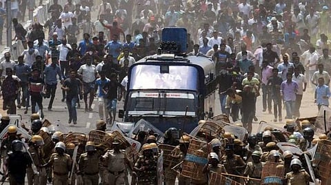 102 போலீஸாருக்கு ஆணையம் சம்மன்