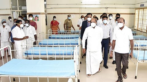 திருவண்ணாமலை அரசு மருத்துவக் கல்லூரி மருத்துவமனையில் சுகாதாரத் துறை அமைச்சர் மா.சுப்ரமணியன் ஆய்வு செய்தார். உடன், பொதுப்பணித் துறை அமைச்சர் எ.வ.வேலு.