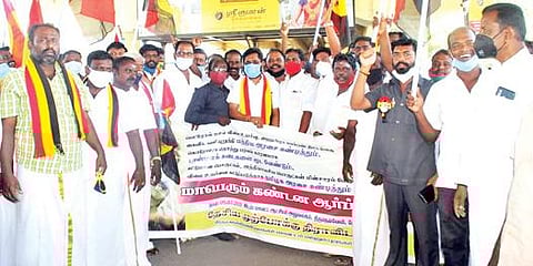 பெட்ரோல், டீசல் விலை உயர்வை கண்டித்து தேமுதிக சார்பில் திருநெல்வேலி வண்ணார்பேட்டையில் ஆர்ப்பாட்டம் நடைபெற்றது.     படம்:மு.லெட்சுமி அருண்