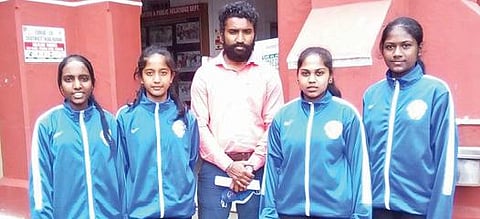 மினி உலகக் கோப்பை கால்பந்து போட்டி -  நீலகிரி மாணவிகள் : 4 பேர் பங்கேற்க தேர்வு :