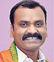 ஆர்எஸ்எஸ் முழுநேர ஊழியர் ஸ்ரீகணேசன் அறிமுகத்தால் அரசியலில் நுழைந்து மத்திய அமைச்சராக உயர்ந்த எல்.முருகன்