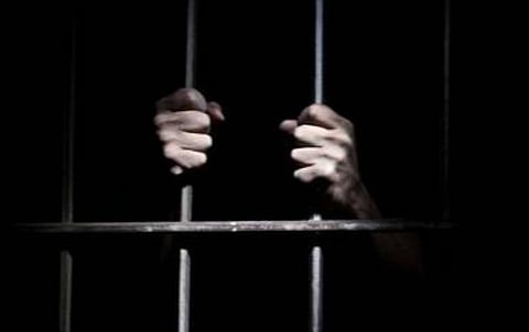 அபுதாபி சிறையில் வாடும் மகனை விடுவிக்க உத்தரவிடக் கோரி தாய் மனு