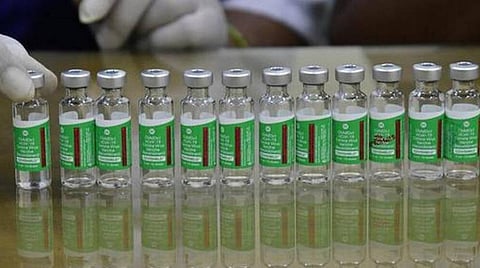 5 லட்சம் கோவிஷீல்டு தடுப்பூசி சென்னை வந்தன: மாவட்டங்களுக்கு பிரித்து அனுப்பும் பணி தீவிரம்