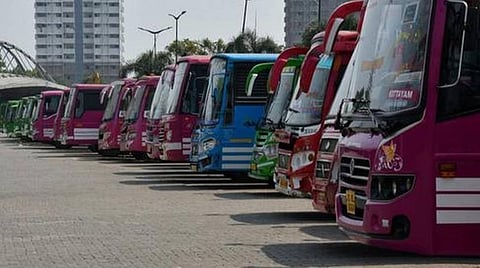 100% பயணிகளுக்கு அனுமதி அளித்தால் மட்டுமே தனியார் பேருந்துகள் இயக்கப்படும்: தனியார் பேருந்து உரிமையாளர்கள் சங்கத் தலைவர் தகவல்