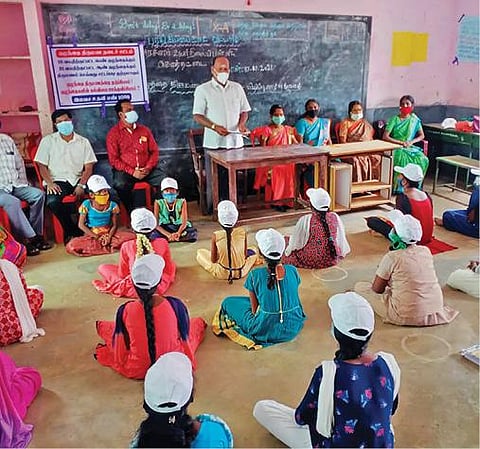 சிதம்பரம் அருகே கொத்தட்டை ஊராட்சியில் குழந்தைகள் திருமண தடுப்பு விழிப்புணர்வு கூட்டம் நடைபெற்றது.