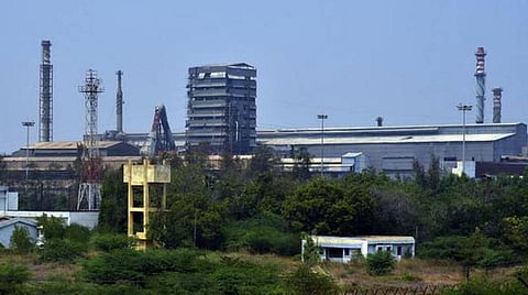 3 மாத அனுமதி ஜூலை 31-ல் முடிவடைகிறது; ஸ்டெர்லைட் ஆலையில் ஆக்சிஜன் உற்பத்தி தொடருமா?- உச்ச நீதிமன்ற உத்தரவை எதிர்நோக்கும் வேதாந்தா நிறுவனம்