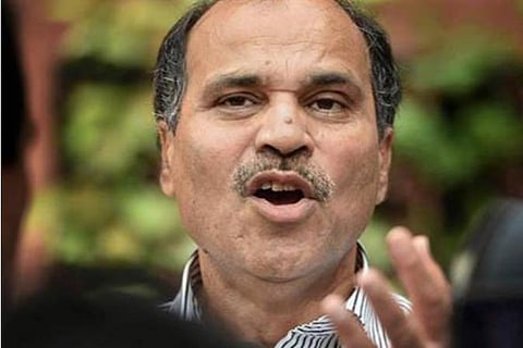 மக்களவை காங்கிரஸ் தலைவர் ஆதிர் ரஞ்சன் மாற்றம்?- சசிதரூர் உள்ளிட்டோருக்கு வாய்ப்பு