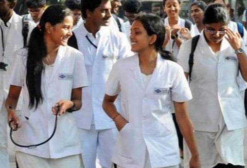 எம்பிபிஎஸ் இறுதியாண்டுத் தேர்வு முடிவுகள் வெளியீடு: தாமதத்துக்குப் புதுவைப் பல்கலைக்கழகம் ஆளுரிடம் விளக்கம்