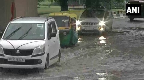 5 நாட்கள் தாமதத்துக்கு பின்பு தொடங்கிய பருவமழை: டெல்லியில் பலத்த மழை