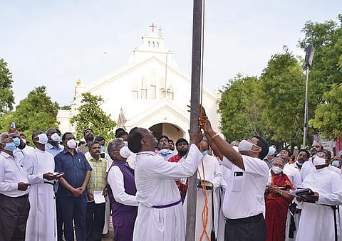 திருநெல்வேலி சிஎஸ்ஐ திருமண்டலம் சார்பில் மாம்பழச் சங்கமும், 241-வது வருடாந்திர தோத்திர பண்டிகையும் பாளையங்கோட்டையில் நேற்று தொடங்கியது.   படம்: மு.லெட்சுமி அருண்