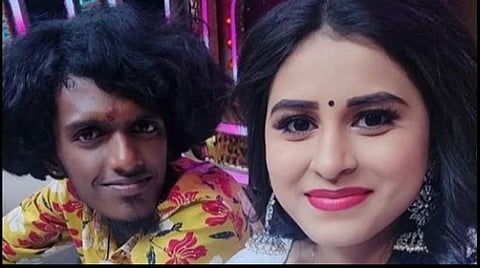 டிவியில் வருவதை டிவியோடு நிறுத்திக் கொள்ளுங்கள்: பாலா குறித்த கேள்விக்கு ரித்திகா பதில்