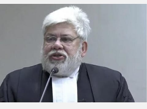 தூய்மைப்பணியாளர்களுடன் இணைந்து நீதிமன்றத்தில் துப்புரவுப்பணி : தலைமை நீதிபதி அறிவிப்பு 