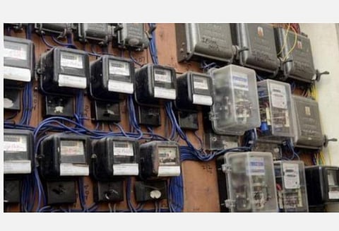 மின்வாரிய அலட்சியத்தால் ரூ.250 செலுத்திய கூலித் தொழிலாளிக்கு ரூ.2,499 மின் கட்டணம்: வாக்குவாதம் செய்தும் பலனில்லை