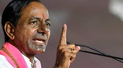 கிருஷ்ணா, கோதாவரி நதிகளின் குறுக்கே அணைகள் கட்டும் உரிமை இனி மத்திய அரசுக்கே: சட்டரீதியாக போராட தெலங்கானா முதல்வர் தீர்மானம்