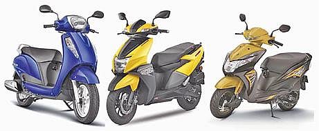 தமிழக அரசின் 50 சத மானியத்தில் வக்ஃப் நிறுவனத்தில் பணியாற்றும் உலமாக்களுக்கு இருசக்கர வாகனங்கள்