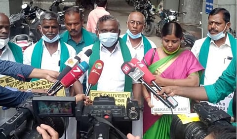 கர்நாடக அரசின் மேகதாது அணை வரைவு திட்ட அறிக்கையை நிராகரிக்க வேண்டும்: காவிரி ஆணையம் முன்பு தர்ணா நடத்தி பி.ஆர்.பாண்டியன் வலியுறுத்தல்