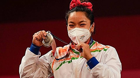 ஒலிம்பிக் பளுதூக்குதலில் தங்கம் வென்ற சீனாவின் ஜிஹுய் ஹூக்கு ஊக்க மருந்து பரிசோதனை: மீராபாய் சானுவின் பதக்கம் தங்கமாக மாற வாய்ப்பு