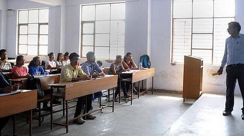 கெளரவ விரிவுரையாளர் முறை உயர் கல்வித் துறையின் கெளரவத்துக்கு இழுக்கு