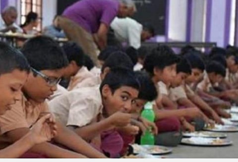 தொடக்கப் பள்ளிகளை மீண்டும் திறக்க ஆய்வு: தமிழக அரசுக்கு உயர் நீதிமன்றம் உத்தரவு