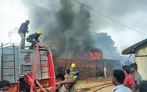 பஞ்சு மெத்தை கிடங்கில் தீ விபத்து :