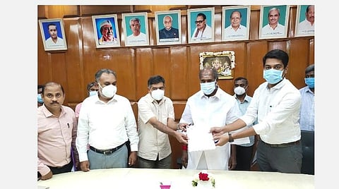 பாண்லே உற்பத்தித் திறனை 20 ஆயிரம் லிட்டராக உயர்த்த ஒப்பந்தம்: முதல்வர் முன்னிலையில் கையெழுத்தானது