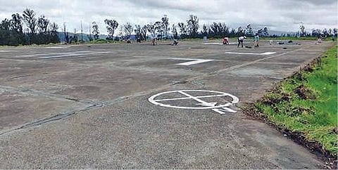 குடியரசுத் தலைவர் வருகையையொட்டி, உதகை தீட்டுக்கல்லில் சீரமைக்கப்பட்டுவரும் ஹெலிகாப்டர் இறங்கு தளம். படம்: ஆர்.டி.சிவசங்கர்