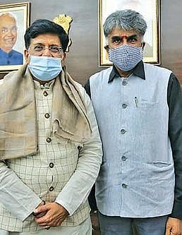 சிறு நூற்பாலைகளுக்கு 60 சதவீத பருத்தி வழங்க வேண்டும் :  மத்திய ஜவுளித் துறை அமைச்சரிடம் தொழில்துறையினர் வலியுறுத்தல்