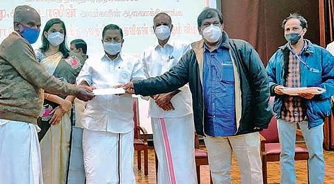 அமைப்புசாரா தொழிலாளர்களுக்கு உதவி :