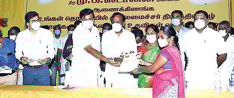 ‘உங்கள் தொகுதியில் முதலமைச்சர்' திட்டத்தின் கீழ் -  திருப்பூர், உதகையில் 889 பயனாளிகளுக்குரூ.5.43 கோடி மதிப்பில் நலத்திட்ட உதவிகள் :