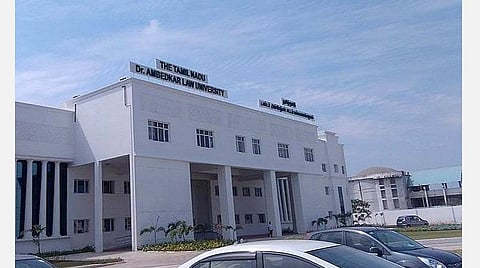 சட்டப் படிப்புகளில் சேர ஆக.4 முதல் ஆன்லைனில் விண்ணப்பிக்கலாம்: தமிழ்நாடு சட்டப் பல்கலை. அறிவிப்பு