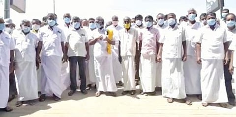 பல்லடம், பொங்கலூர் சுற்றுவட்டாரப் பகுதிகளில் -  தடையின்றி மும்முனை மின்சாரம் வழங்க வேண்டும் :  மின்வாரிய கண்காணிப்பு பொறியாளரிடம் விவசாயிகள் மனு