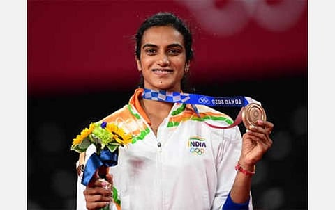 ஒலிம்பிக் பதக்கத்துடன் தாயகம் திரும்பிய பி.வி.சிந்துவுக்கு பாராட்டு