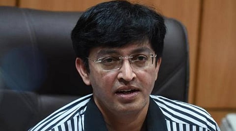 இன்று முதல் கரோனா நெகட்டிவ் அல்லது தடுப்பூசி சான்றிதழ் இல்லாமல் கேரளாவில் இருந்து வருவோரை தமிழகத்தில் அனுமதிக்க கூடாது:அனைத்து மாவட்ட ஆட்சியர்களுக்கு சுகாதாரத் துறை செயலர் உத்தரவு