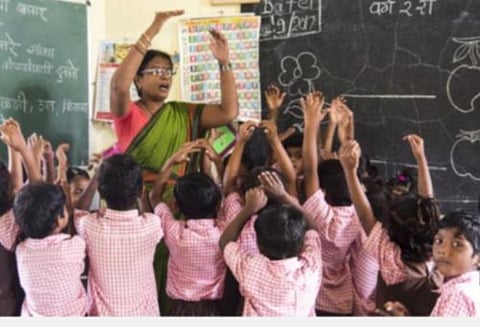 கரோனா காலத்தில் பணியாற்றியோருக்கு மட்டுமே விருது: மாநில நல்லாசிரியர் விருதுக்கான வழிகாட்டு நெறிமுறைகள் வெளியீடு