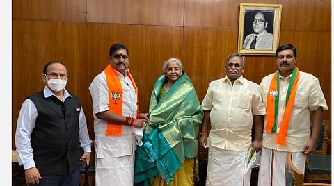 புதுச்சேரியில் ரூ. 320 கோடியில் புதிய சட்டப் பேரவை வளாகம் கட்ட நிதி: மத்திய நிதி அமைச்சரிடம் மனு