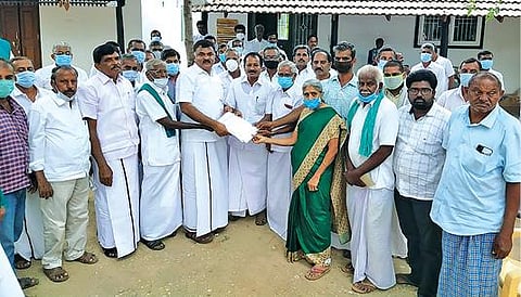 கீழ்பவானி கால்வாயில் கான்கிரீட் தளம் அமைக்கக்கூடாது :  விவசாயிகள் ஆலோசனைக் கூட்டத்தில் தீர்மானம் நிறைவேற்றம்