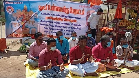 அரியலூர் மாவட்டம் ஜெயங்கொண்டத்தில் உண்ணாவிரதப் போராட்டத்தில் ஈடுபட்ட இந்து முன்னணி அமைப்பினர்.