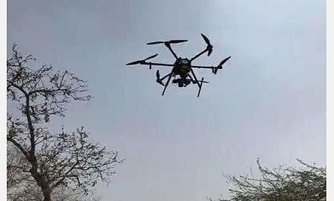 காஷ்மீரில் வெடிபொருள் வீசிய பாகிஸ்தான் ஆளில்லா விமானம்