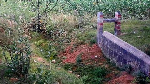 புதுக்கோட்டை மாவட்டம் சத்தியமங்கலம் அருகே மேலூரில் கண்டுபிடிக்கப்பட்ட குமிழிக் கல்வெட்டு அமைந்துள்ள இடம்.