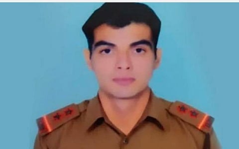 விவசாயியின் மகன்; ராணுவ வீரர்: நீரஜ் சோப்ரா பற்றிய சுவாரஸ்யத் தகவல்கள்