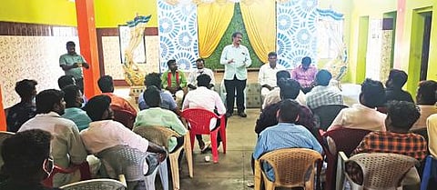 நெல்லிக்குப்பத்தில் விடுதலைச்சிறுத்தைகள் கட்சியின் நகர செயற்குழு கூட்டம் நடந்தது.