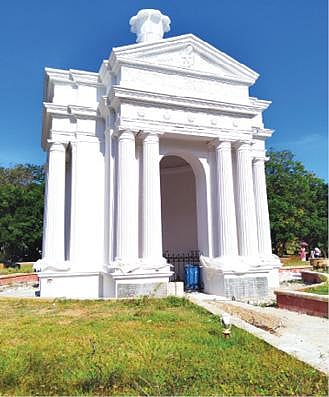 புதுப்பொலிவு பெற்றுள்ள ஆயி மண்டபம். படம்: செ.ஞானபிரகாஷ்