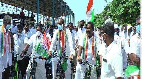 இரண்டாவது சுதந்திரப் போராட்டத்துக்கு தயாராகும் காங்கிரஸ்: நாராயணசாமி கருத்து