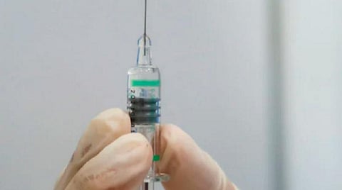 வெளிநாட்டவரும் இனி கோவின் இணையதளத்தில் பதிவு செய்யலாம்: மத்திய சுகாதார அமைச்சர் தகவல்