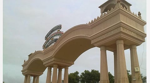 உலகிலேயே மிக அதிக அளவாக ரூ.5 ஆயிரம் கோடி சேமித்து குஜராத் கிராமம் சாதனை