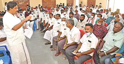 பர்கூரில் ஒகேனக்கல் கூட்டுக் குடிநீர் திட்டம் தொடர்பான ஆலோசனைக் கூட்டத்தில் எம்எல்ஏ மதியழகன் பேசினார்.