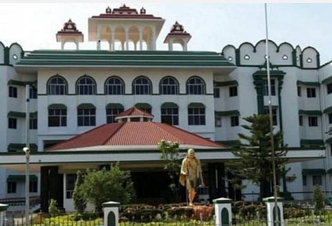 தமிழக அரசுத் திட்டங்களுக்கு வரலாற்று நாயகர்கள் பெயர் சூட்டக்கோரி வழக்கு: அரசு பதிலளிக்க உயர் நீதிமன்றம் உத்தரவு